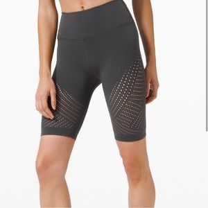 Lululemon Reveal Short Digital Rain in Graphite Grey
